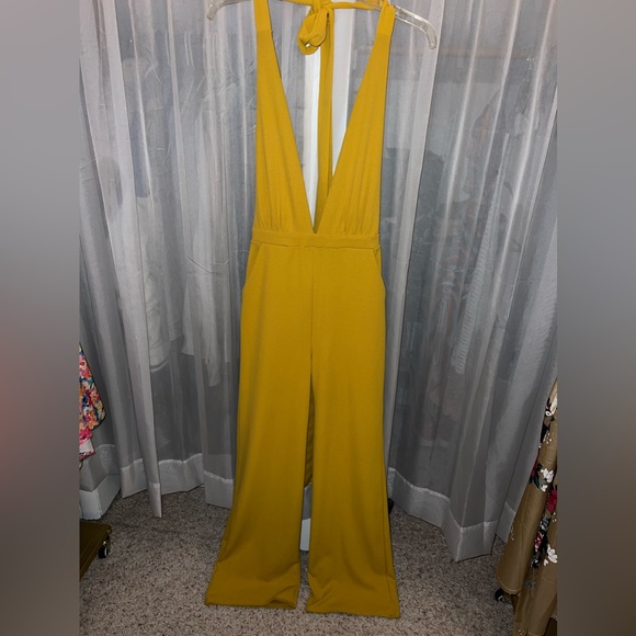 Yellow jump suit. - Picture 1 of 2